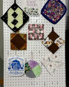 Pot Holders (Insulated – to prevent burns)